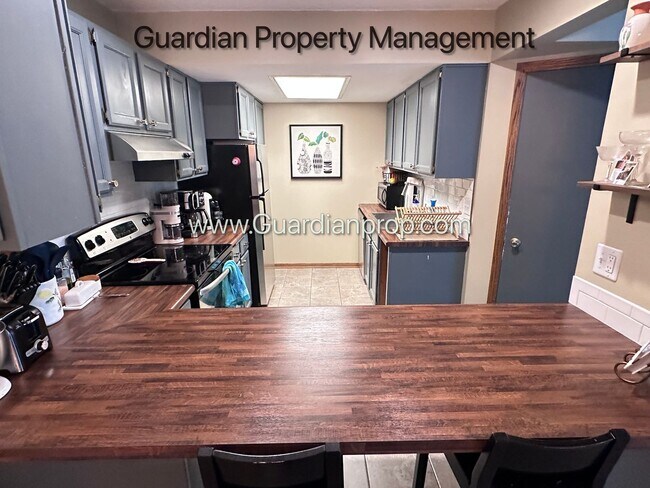 Foto del edificio - St Louis Park 2 Bedroom Town Home, Dishwasher, 1 Car Garage, Central Air, W/D