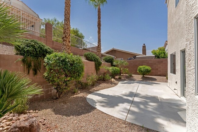 Building Photo - HENDERSON HIGHLY UPGRADED HOME!
