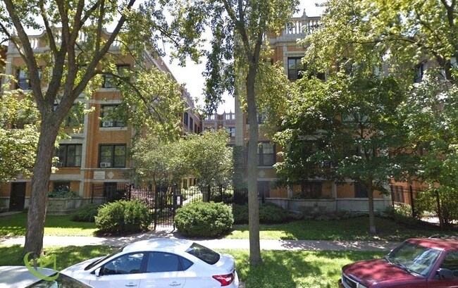 Building Photo - 1419 W Sherwin Ave