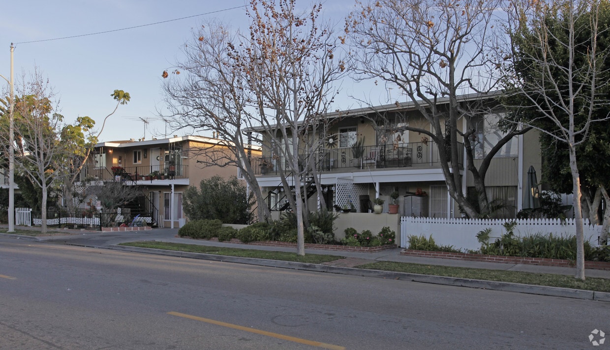 Primary Photo - 140 E Bay St