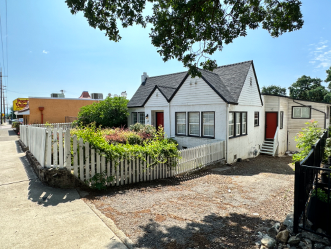 Building Photo - 2327 Eureka Way