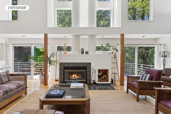 Foto del edificio - 318 Titicus Rd