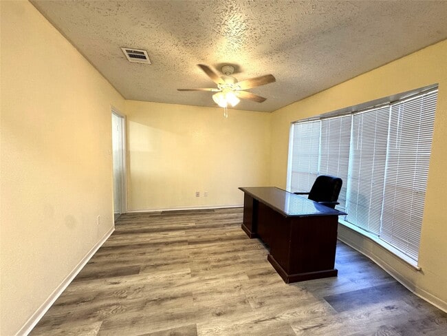 Building Photo - 22611 Braken Carter Ln