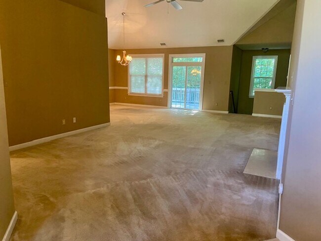Building Photo - Single Family home in Lake Powell Forest! ...