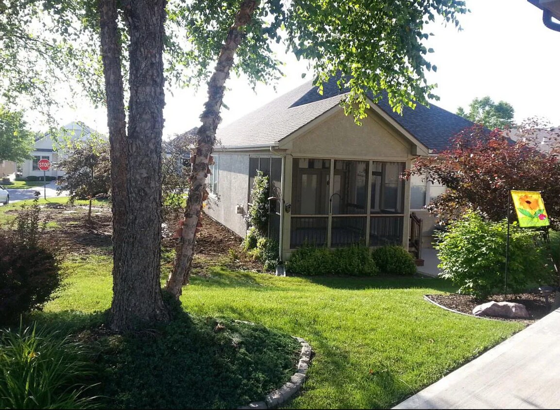 1381 SW Heartwood Dr, Lees Summit, MO 64081 House Rental in Lees