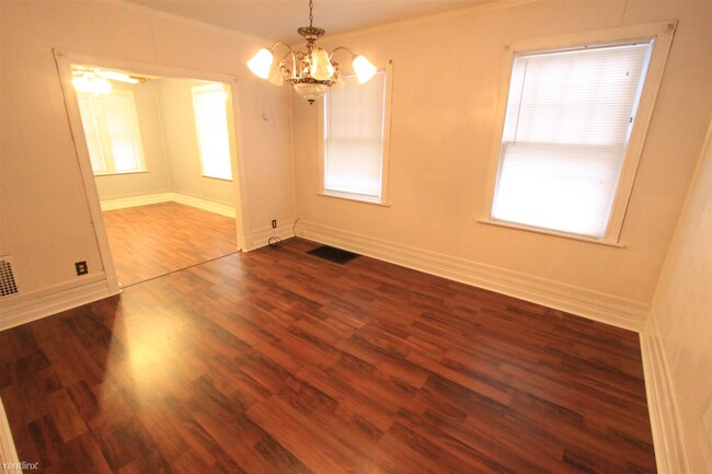 Foto del edificio - 5 br, 1.5 bath Townhome - 370 East Ave