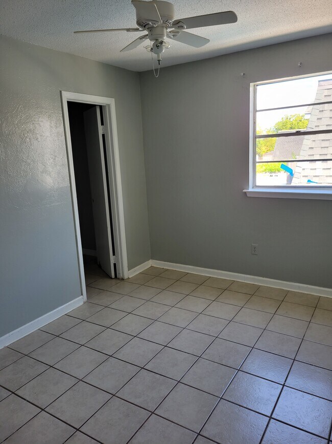 Building Photo - 3733 Lilac Ln
