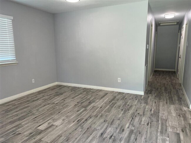 Foto del edificio - 5807 W 43rd St