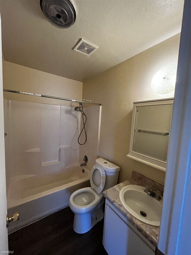 Foto del edificio - 2 br, 1 bath 4plex - 2415 Jaguar Dr Unit D