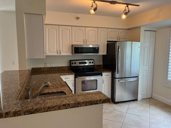 Building Photo - 103 Yacht Club Way