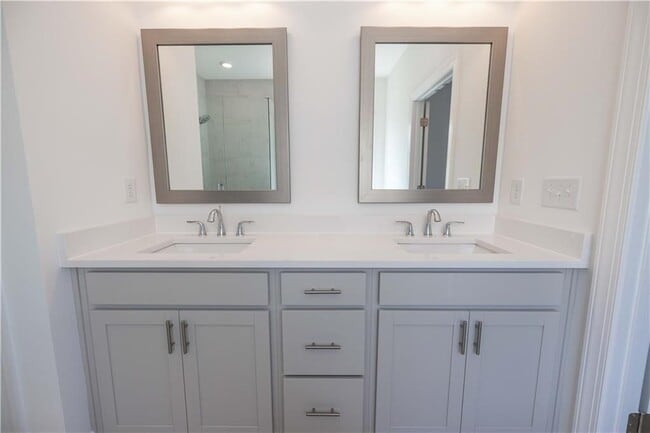 Building Photo - 530 Healy Dr