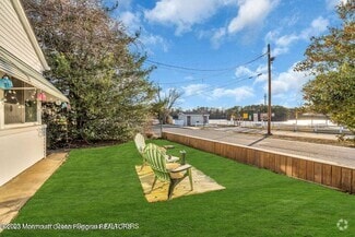 Building Photo - 1708 Lake Dr