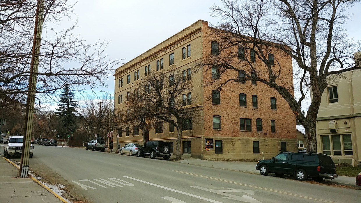 Primary Photo - 206 W Lawrence St