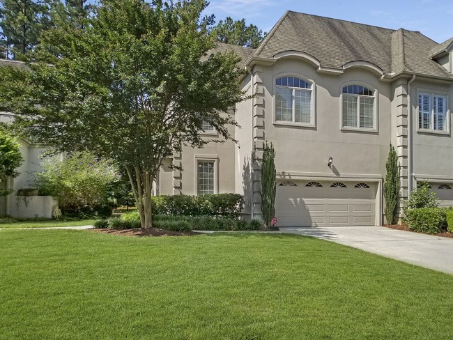 Building Photo - Thornblade Area Luxury Town Home
