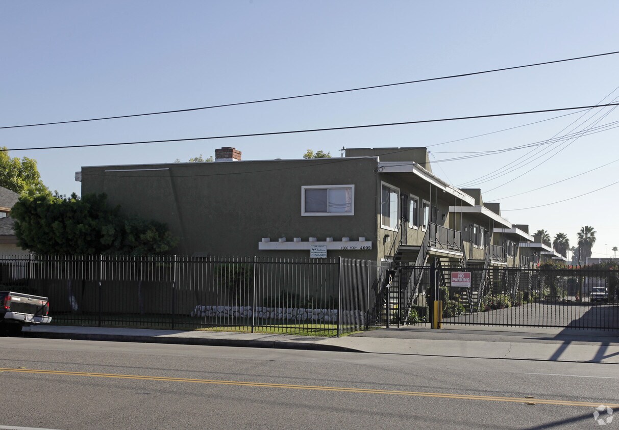Primary Photo - 4002 W Valencia Dr
