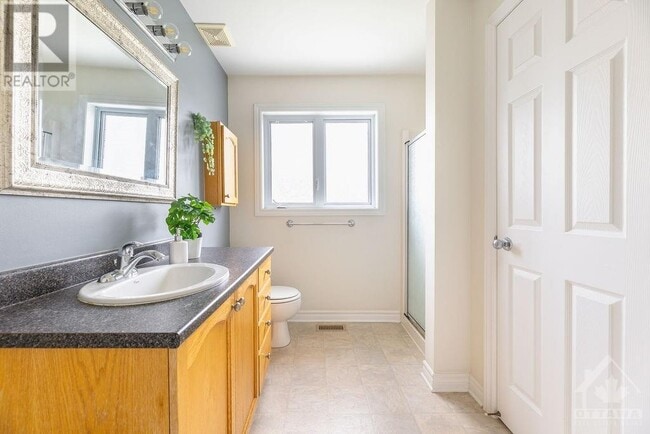 Building Photo - 214 Montmorency Way