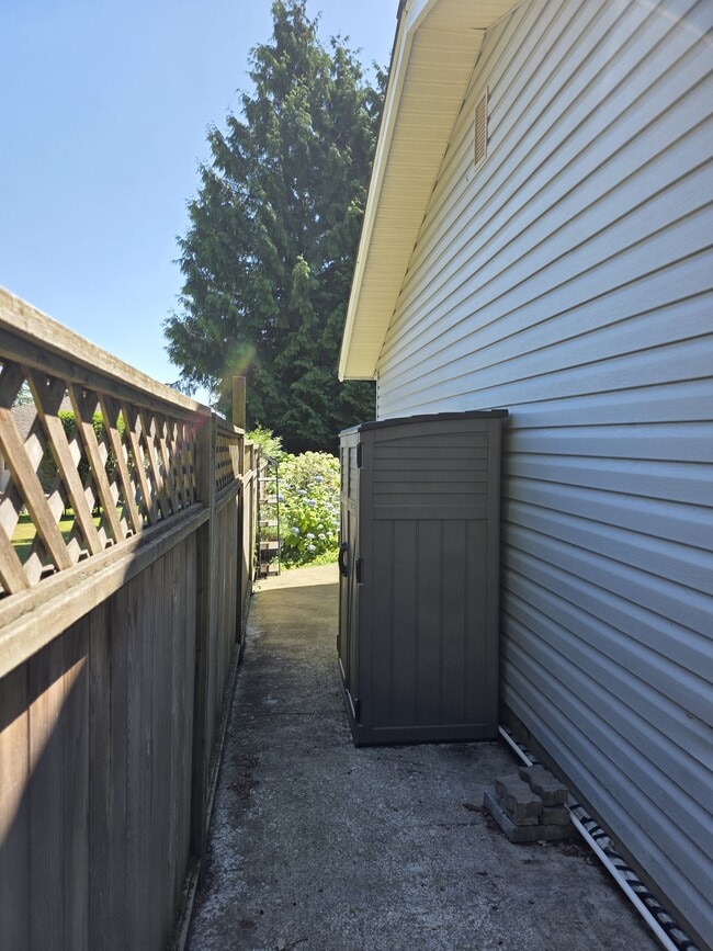Building Photo - 266 Boundary Bay Rd