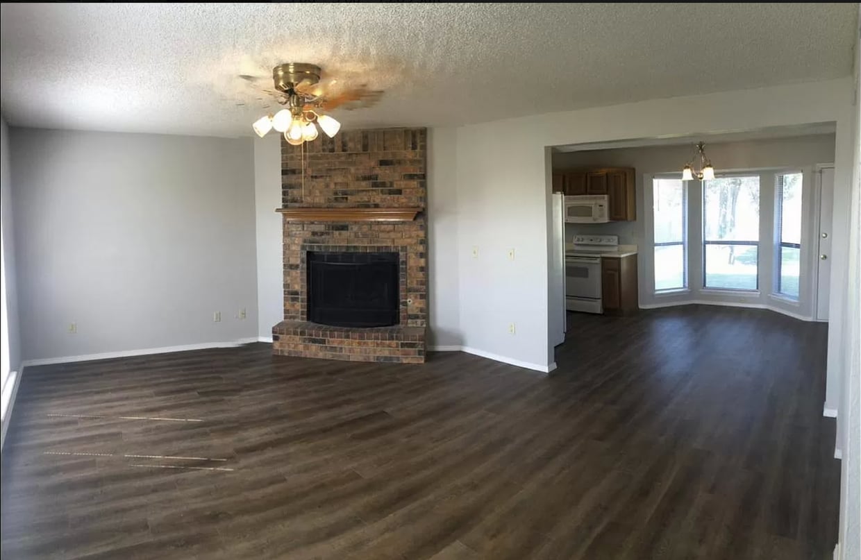 Primary Photo - Stunning 3 bed 3 bath