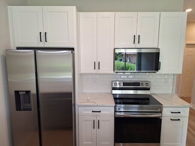 Foto del edificio - Available with ZERO DEPOSIT MOVE-IN!