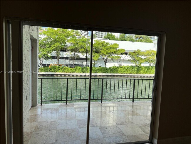 Foto del edificio - 3745 NE 171 St