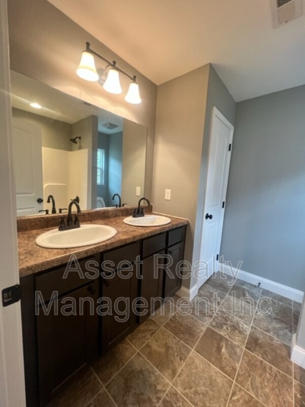 Foto del edificio - 924 Warrior Hill Dr