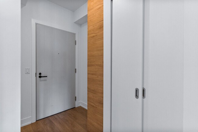 Building Photo - 200 Redpath Ave