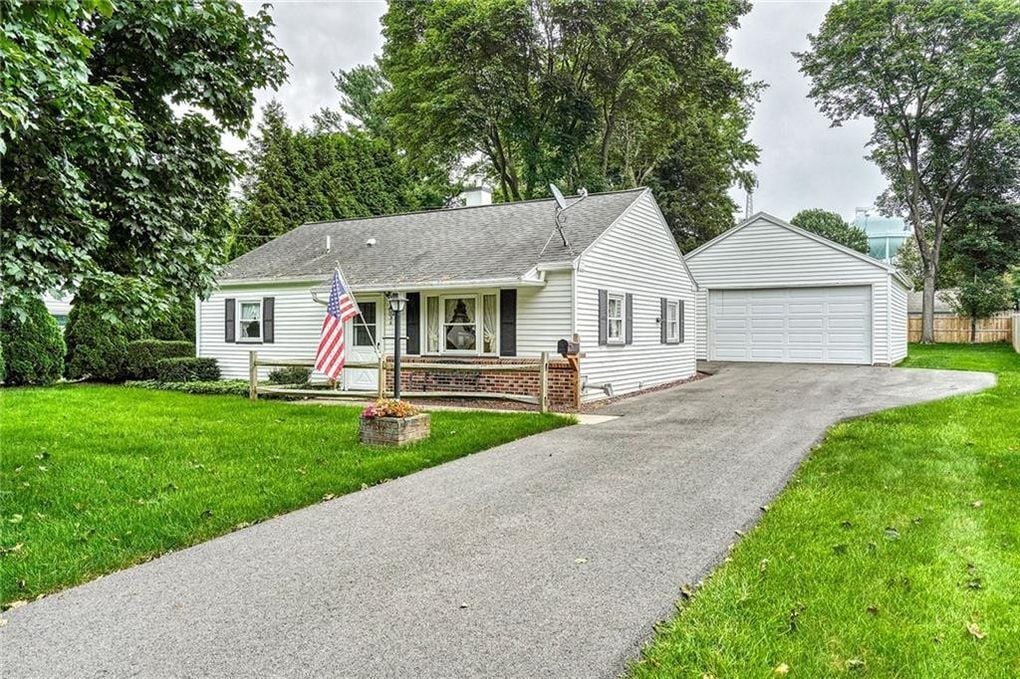 136 Iroquois St, ster, NY 14580 House Rental in ster, NY