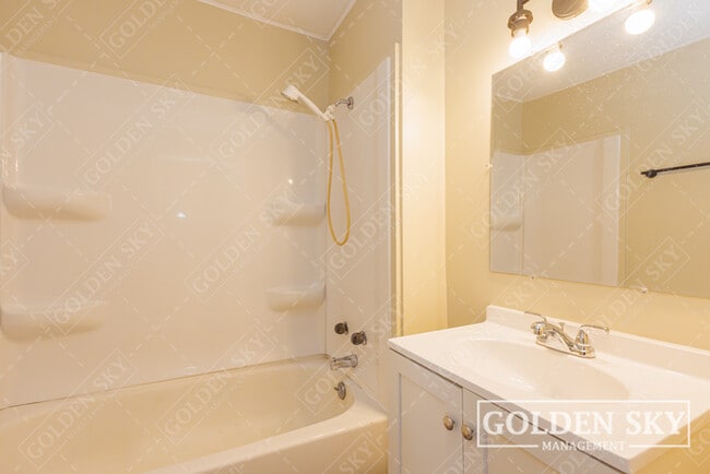 Foto del edificio - 2915 S Vine St