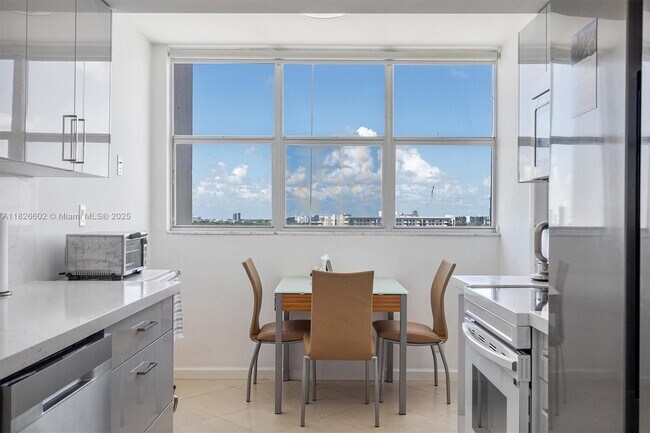 Foto del edificio - 100 Golden Isles Dr