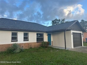 Building Photo - 1744 Valencia Ave