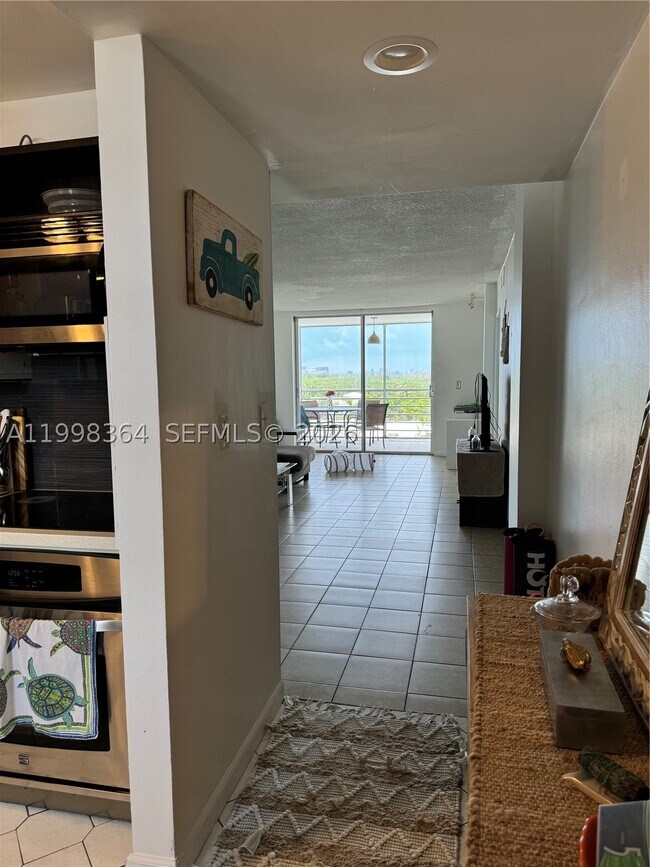 Foto del edificio - 3660 NE 166th St