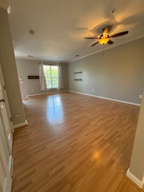 Sala de estar - 61 Harbour Heights Dr