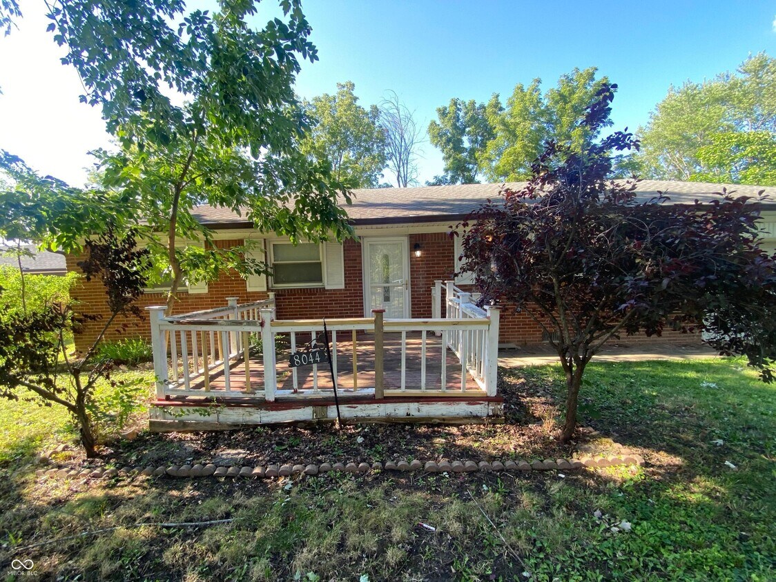 Foto principal - 8044 Beechwood Ave