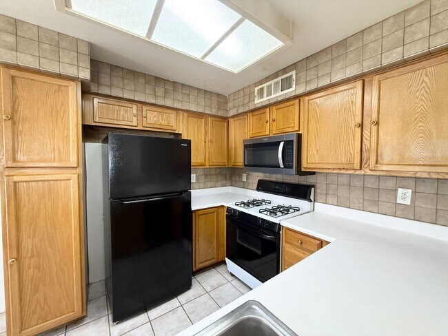 Building Photo - Canyon Willows 3/BD 2/BA Condo with Commun...
