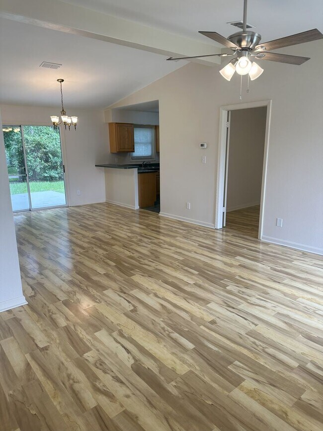 Building Photo - Indian Trails 3 bedroom Home