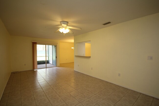 Foto del edificio - An absolute must-see 4bd/2.5 bath town hom...