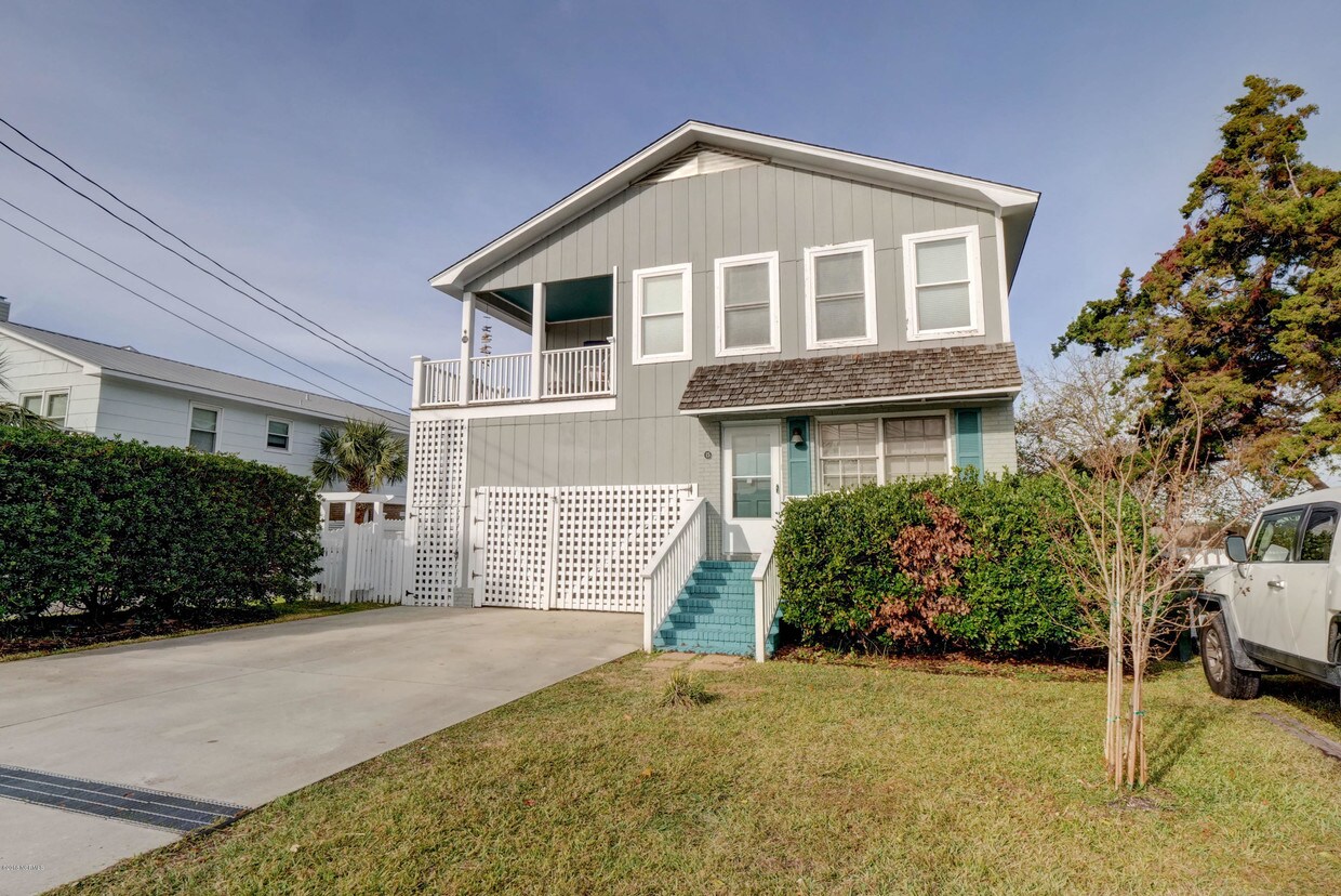15 Coral Dr, Wrightsville Beach, NC 28480 Townhome Rentals in