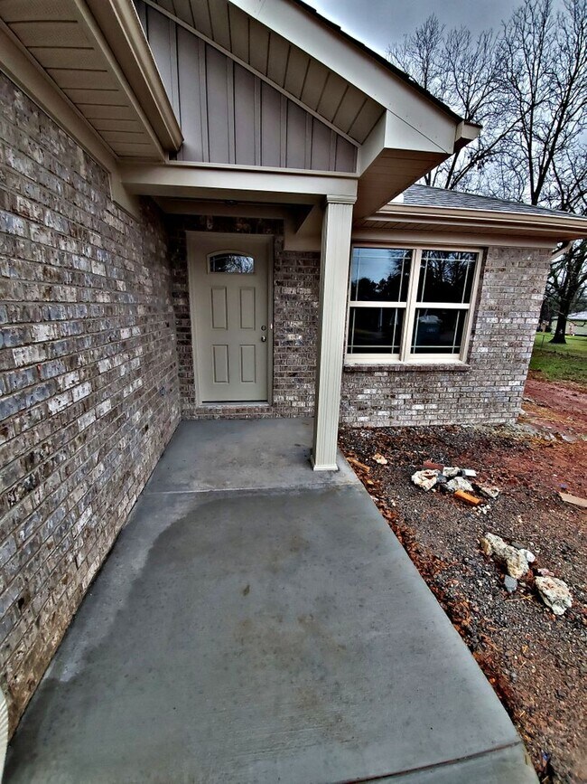 Foto del edificio - HOUSE FOR RENT - HARTSELLE