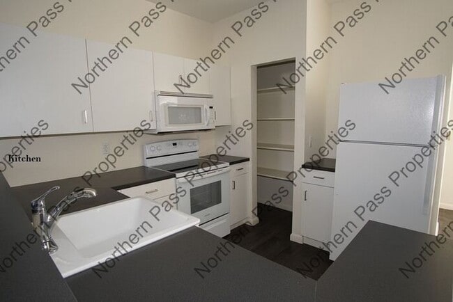 Building Photo - 6262 Woodrow Bean