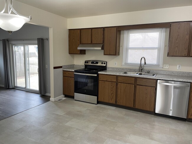 Building Photo - 2312 Sumac Dr