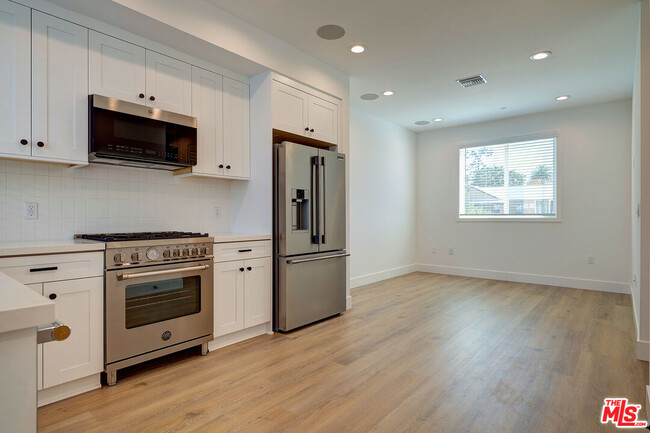 Building Photo - 4509 Saturn St