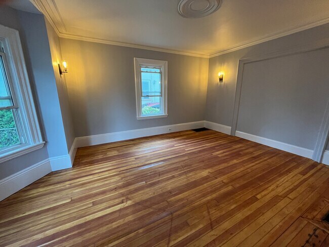 Building Photo - 27 Athol St