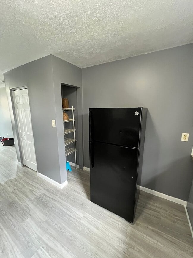 Building Photo - 208 McKinley St