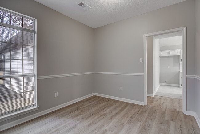 Building Photo - 5750 Sparrow Run