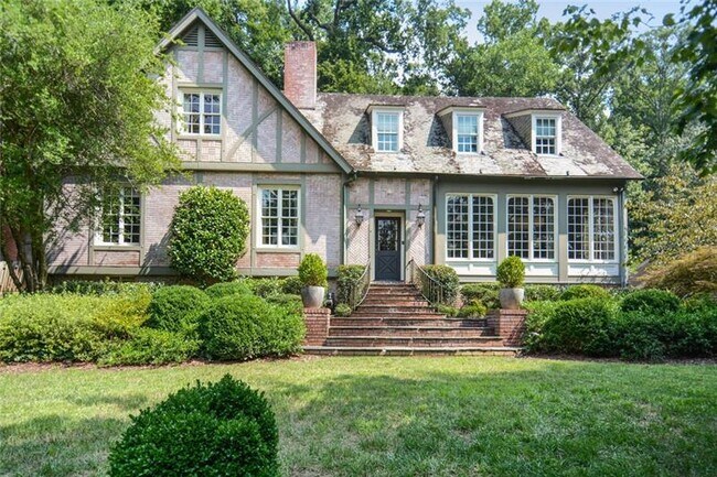 Foto del edificio - 22 Habersham Way NW
