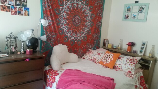 Bedroom 1 - 42 Eagle St