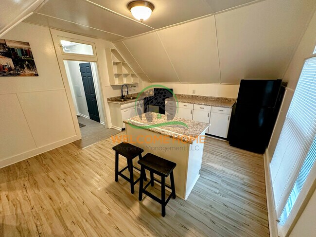 Photo - 19TH ST House