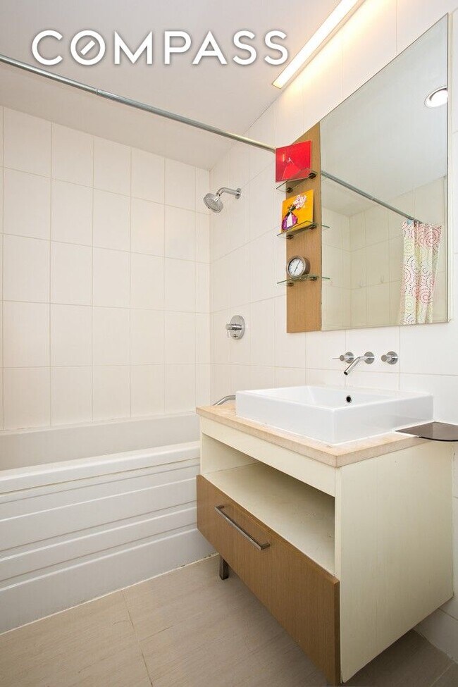 Foto del edificio - 11-02 49th Ave