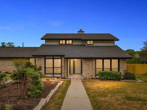 Building Photo - 10404 Spicewood Mesa