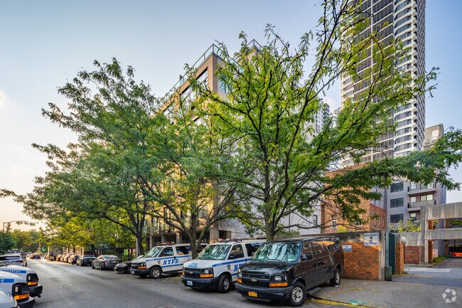 Foto del edificio - 230 East 124th Street